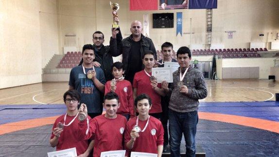 Şehit Kübra Doğanay Fen Lisesinin Güreş Müsabakalarındaki Başarısı
