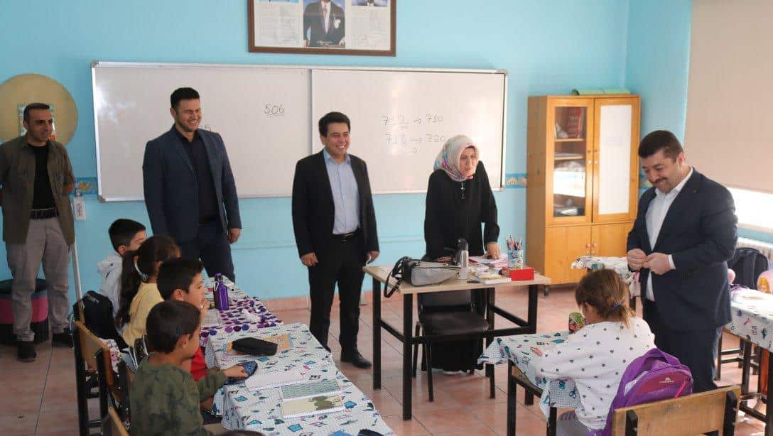 Kaymakamımız ve İlçe Milli Eğitim Müdürümüz Atatürk İlkokulunu Ziyaret Ettiler