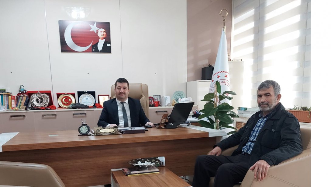 Emekli öğretmenlerimizden Sayın Mehmet Karayağız'dan İlçe Millî Eğitim Müdürümüze Ziyaret