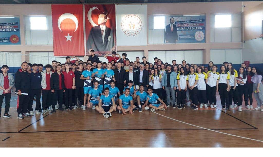 Kızlar Voleybol Turnuvası Şampiyonu: Şehit Kübra Doğanay Fen Lisesi