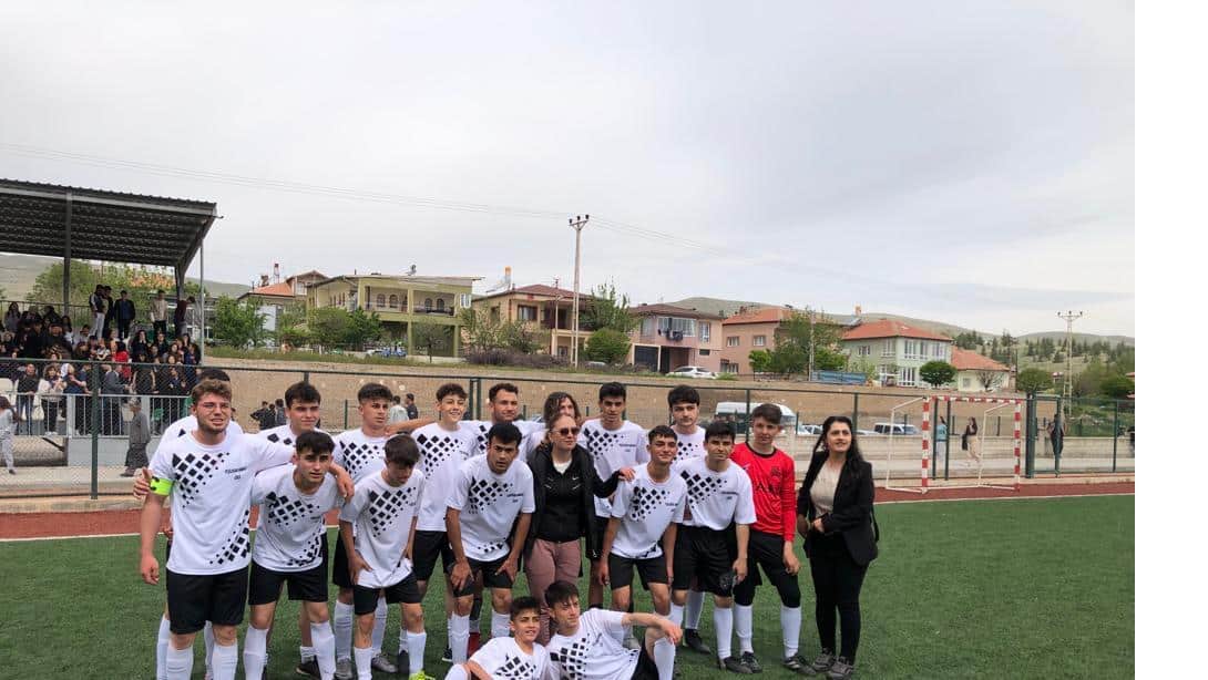 Futbol Turnuvası Finalistleri: Yeşilhisar Anadolu Lisesi-Şehit Kübra Doğanay Fen Lisesi