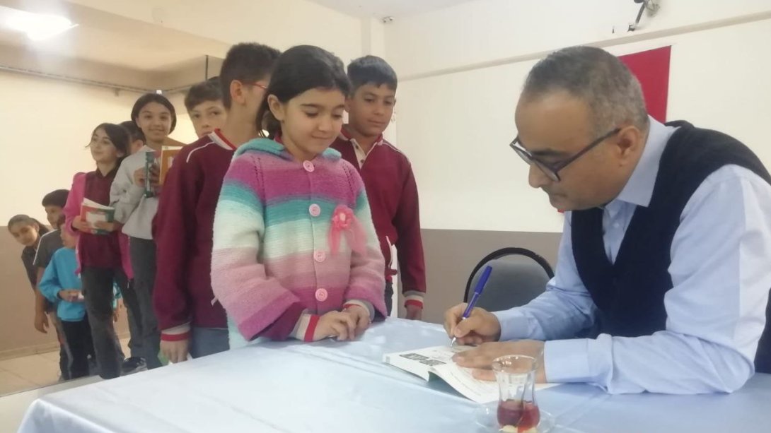 Yeşilhisar Okuyor Projesi Kapsamında Yazar Mehmet Altıparmak Okullarımızı Ziyaret Etti