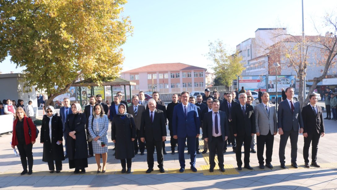 24 Kasım Öğretmenler Günü Sebebiyle Atatürk Anıtında Çelenk Töreni Yapıldı