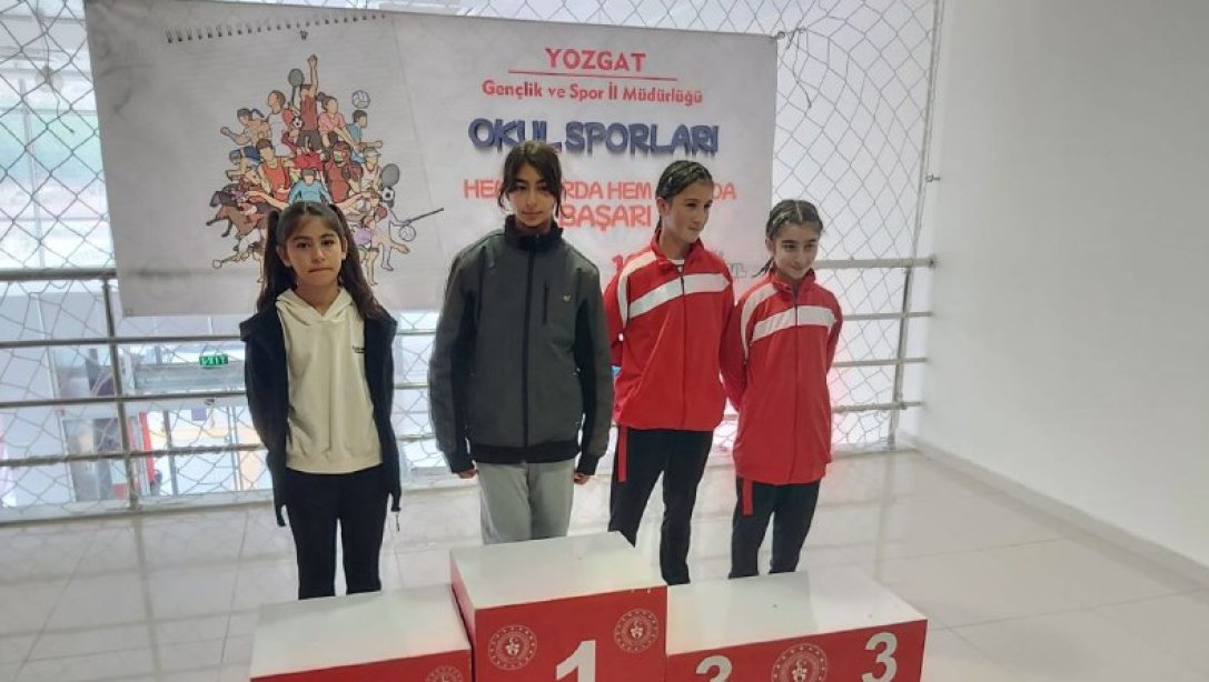 Öğrencimiz Buse YAĞCIOĞLU Yozgat İlimizde Yapılan Okullar Arası Atletizm Kros Yarı Final Yarışmasında 2. Olmuştur. 