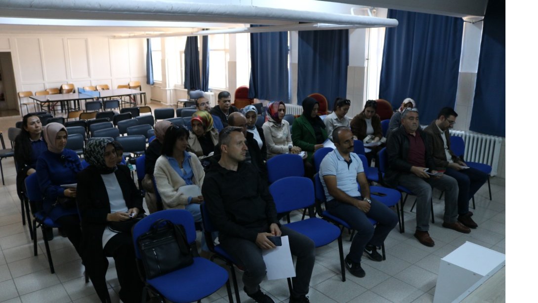 Şehit Astsubay Oğuz Akın Halk Eğitim Merkezi bünyesindeki Usta Öğreticiler ile Kurs Değerlendirme Toplantısı Yapıldı